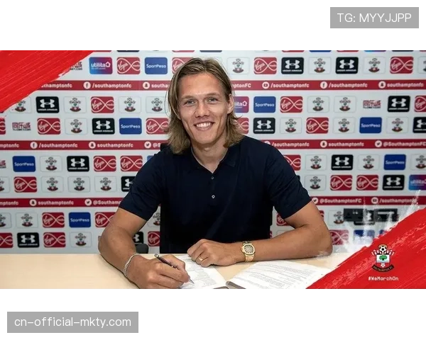 汉堡五后卫体系应对强队,韦斯特高经验成防守核心